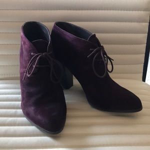 Size 9 women’s high heel booties. Purple in color.